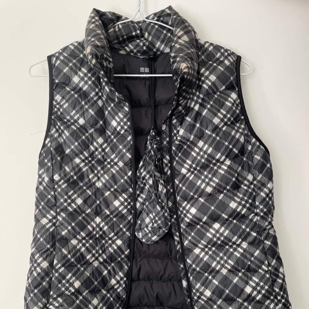 Uniqlo light down vest